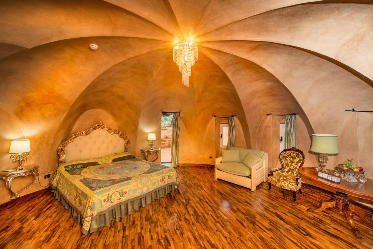 Hotel Porto Pirgos Parghelia Buitenkant foto