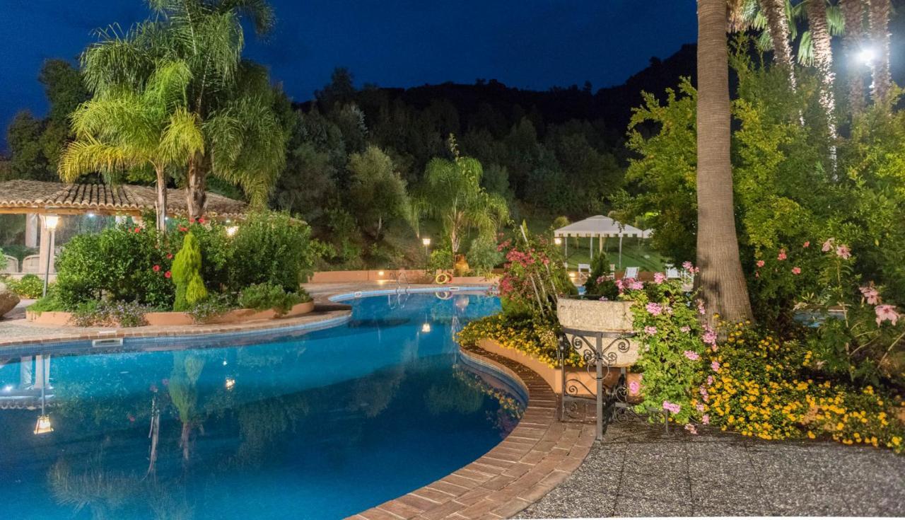 Hotel Porto Pirgos Parghelia Buitenkant foto
