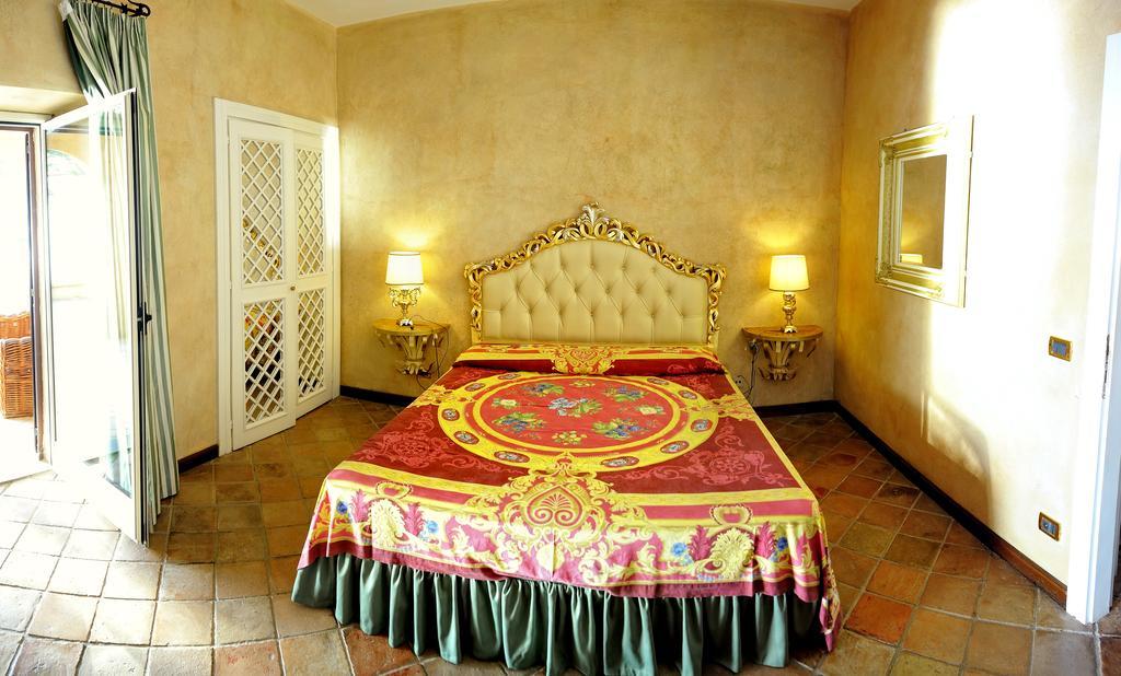 Hotel Porto Pirgos Parghelia Buitenkant foto