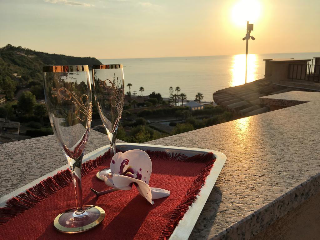 Hotel Porto Pirgos Parghelia Buitenkant foto