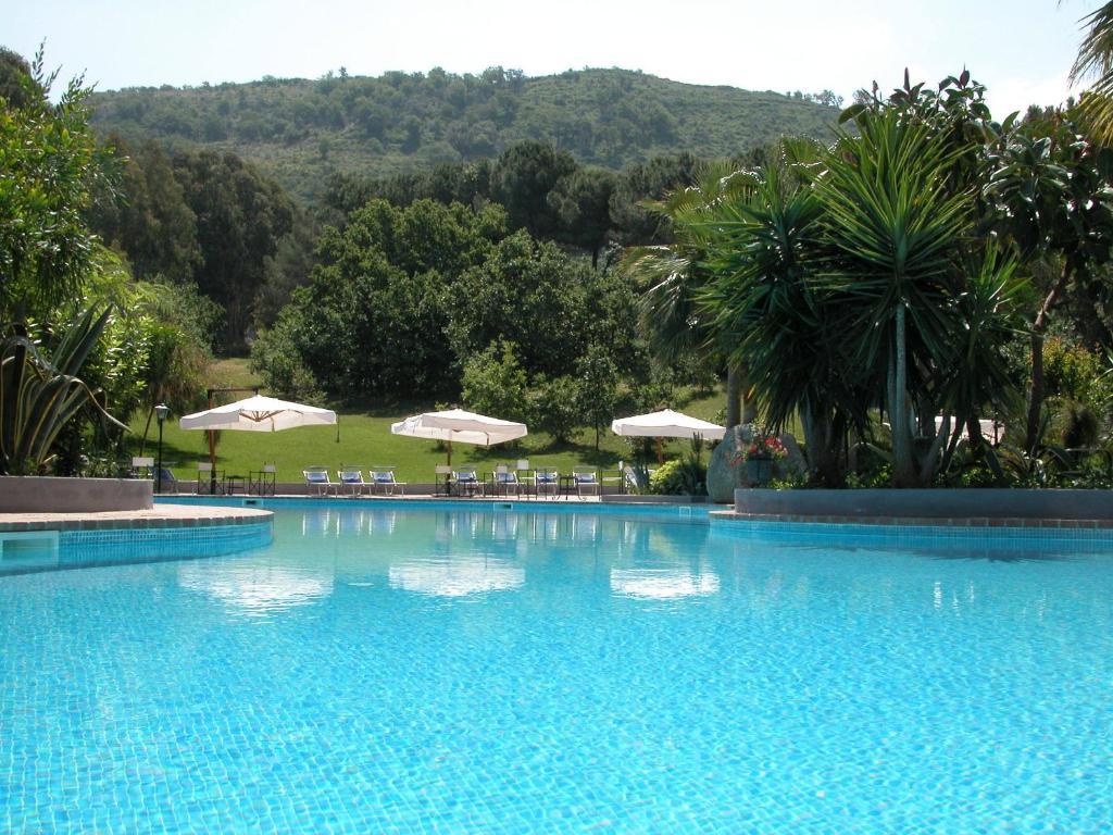 Hotel Porto Pirgos Parghelia Buitenkant foto