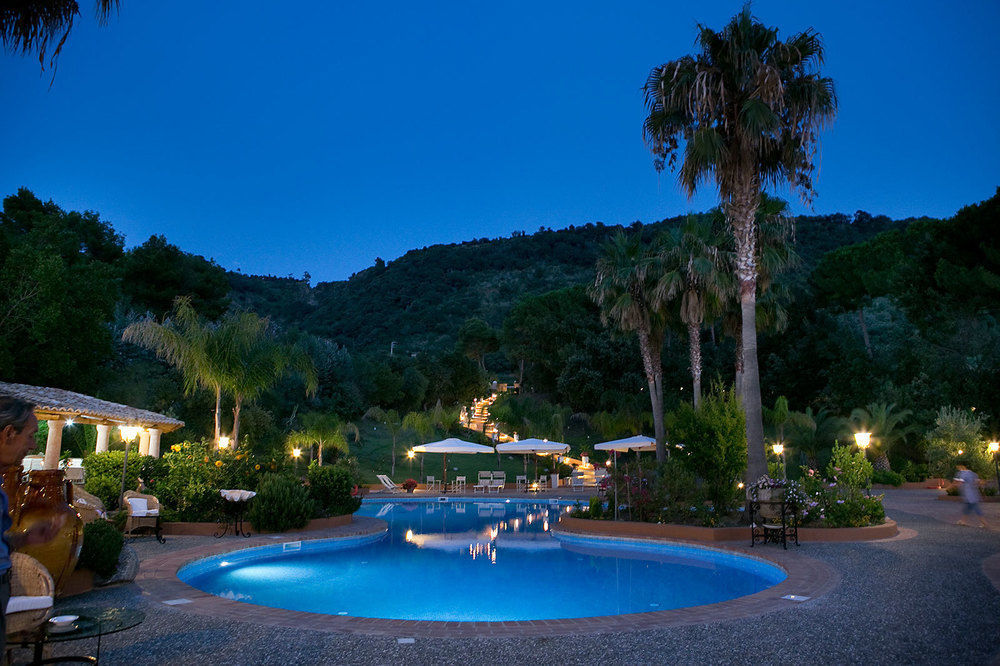 Hotel Porto Pirgos Parghelia Buitenkant foto
