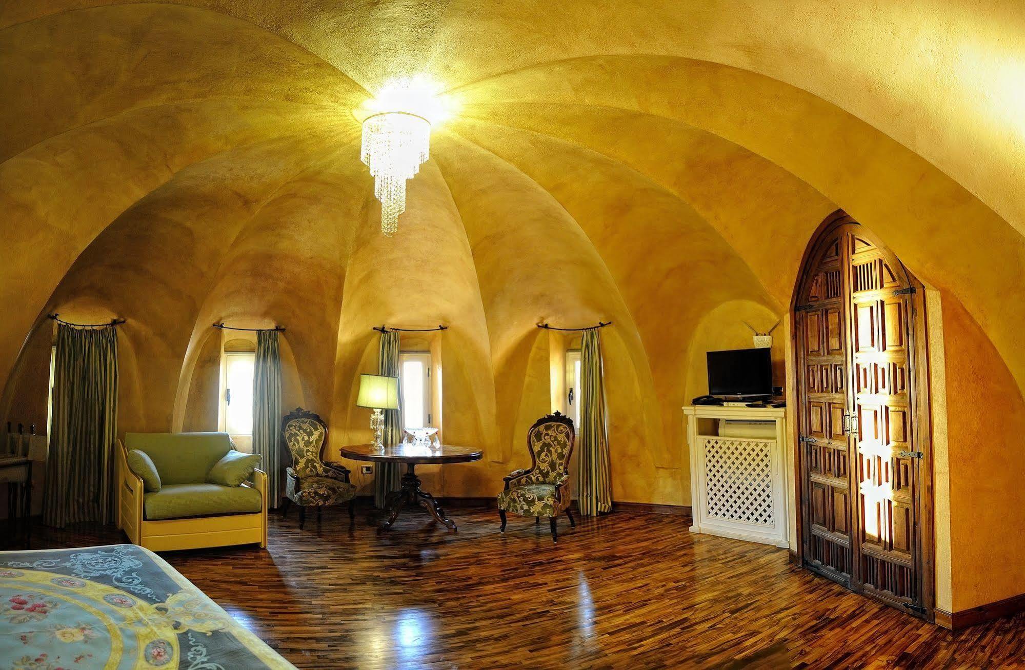Hotel Porto Pirgos Parghelia Buitenkant foto