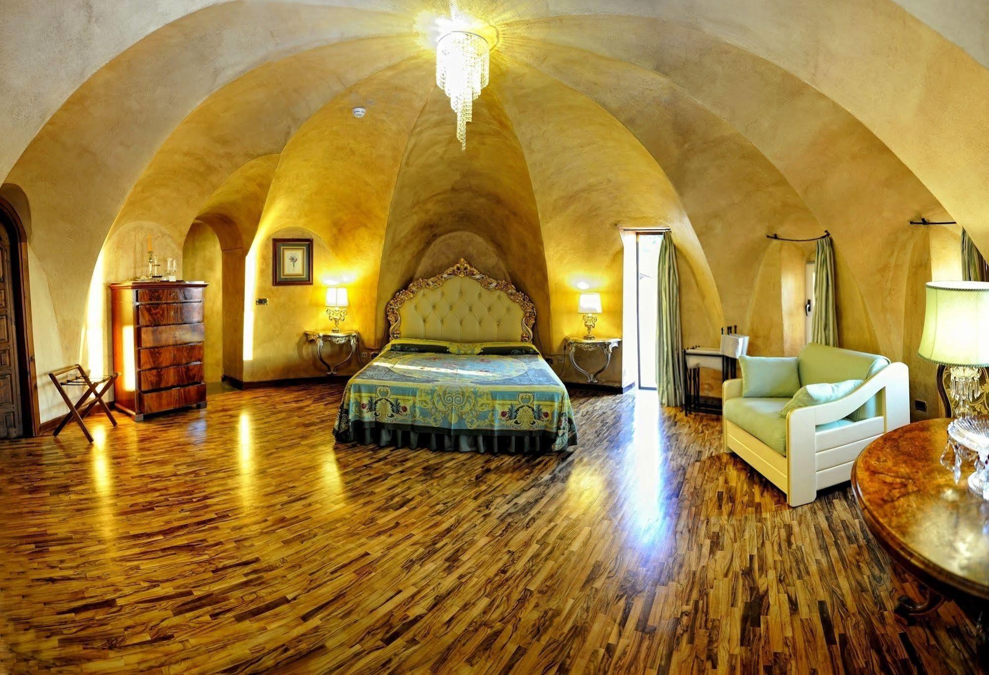 Hotel Porto Pirgos Parghelia Buitenkant foto