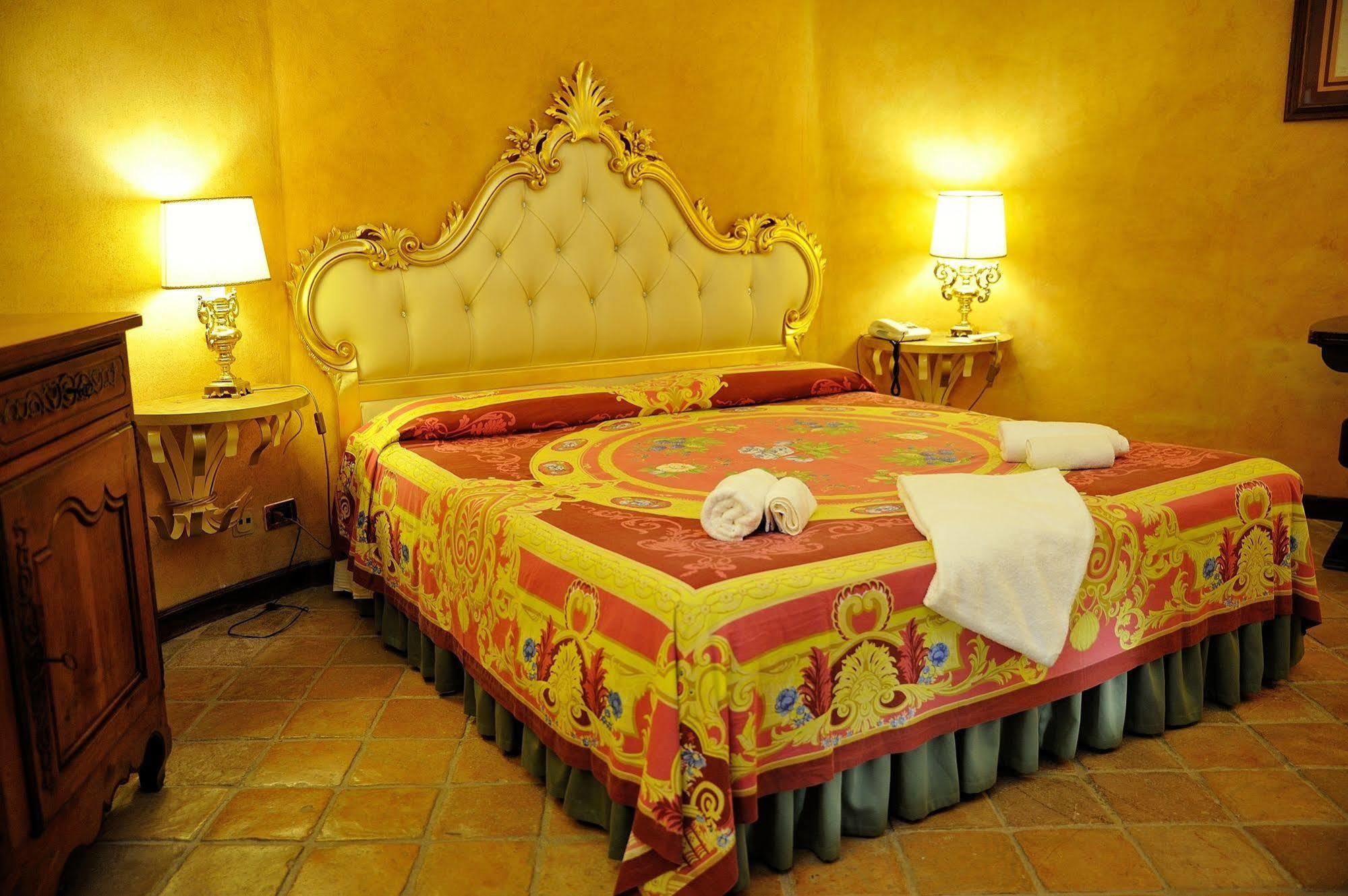 Hotel Porto Pirgos Parghelia Buitenkant foto