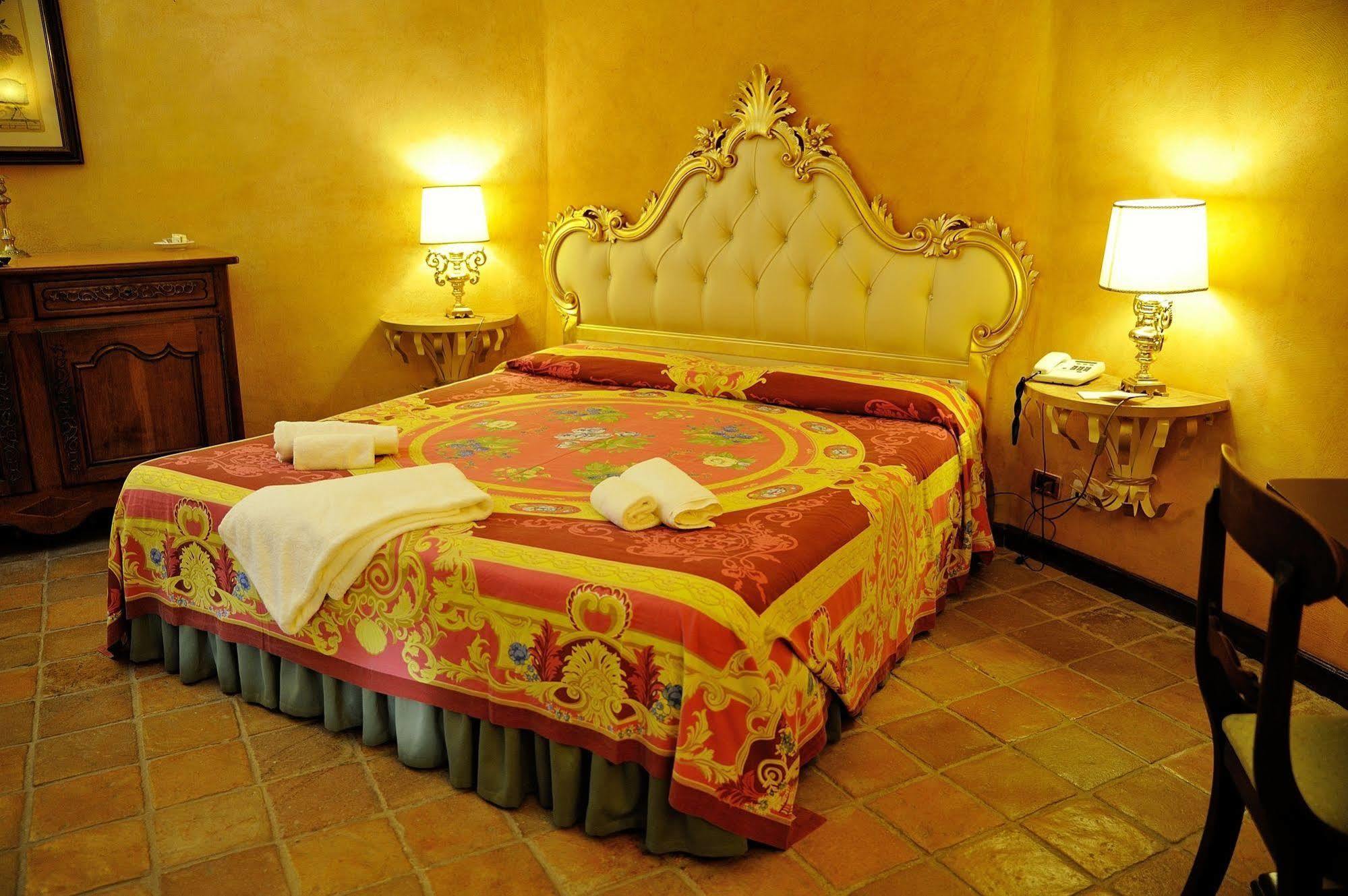 Hotel Porto Pirgos Parghelia Buitenkant foto