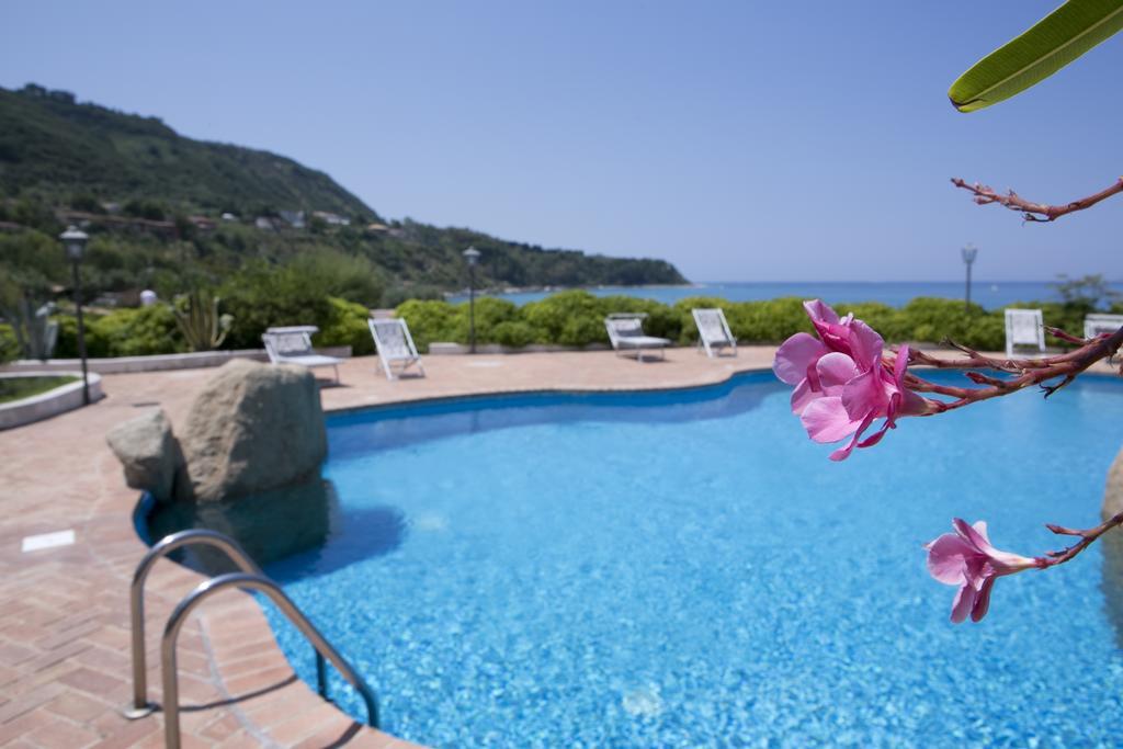 Hotel Porto Pirgos Parghelia Buitenkant foto